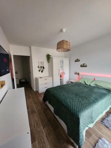 Bali Forest Roissy CDG Airport - Paris Villepinte