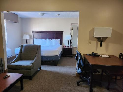 Posezení v ubytování Ashley Quarters Hotel Airport-Cincinnati