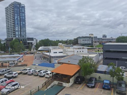 a parking lot with cars parked in front of a building at apartmento punta del este playa mansa in Punta del Este