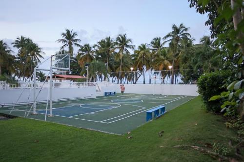 a tennis court with a person standing on it at Mi estadía in San Juan