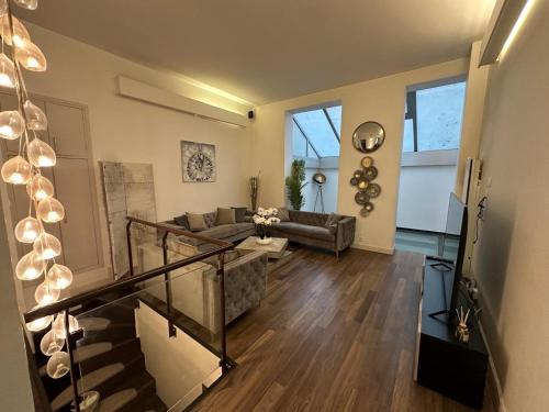 Les Champs Elysées-125m2 Modern and Spacious