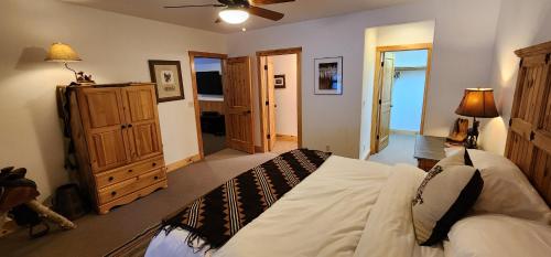 a bedroom with a bed and a dresser at Sundance Spacious Vaulted Ceiling cabin, Hot tub, huge lawn in Sundance
