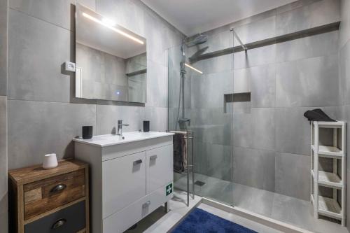 Salgados 2-Bedroom Apartment - 900m from the Beach - Wifi