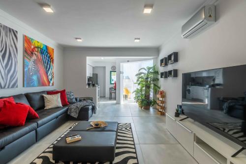 Salgados 2-Bedroom Apartment - 900m from the Beach - Wifi