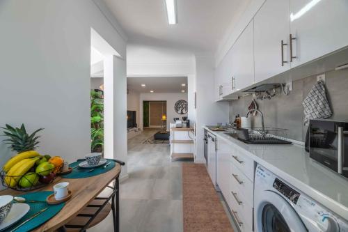 Salgados 2-Bedroom Apartment - 900m from the Beach - Wifi