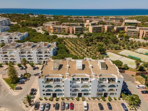 Salgados 2-Bedroom Apartment - 900m from the Beach - Wifi