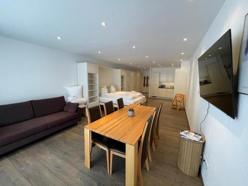 Apartment with Pool, Sauna & Gym