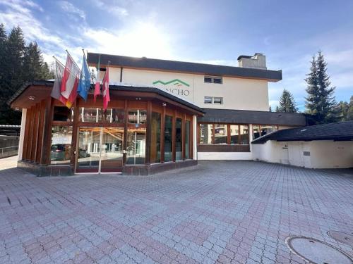 Apartment with Pool, Sauna & Gym