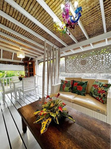 a living room with a couch and a table at TAHITI - Fare Vainato Beach in Punaauia