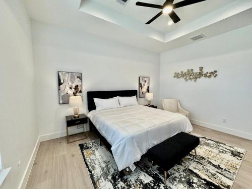 a bedroom with a bed and two tables and two lamps at Houston- Downtown, NRG, Med Center, City Views, U of H & TSU in Houston