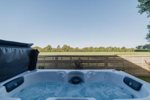 Fotografie z fotogalerie ubytování Hamptons Retreat - 1BR with Hot Tub and Fireplace v destinaci Prebbleton