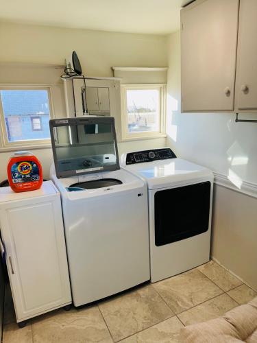 a kitchen with a stove and a dishwasher at Charming Modernized Farmhouse in Moxee City