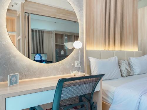 Ένα ή περισσότερα κρεβάτια σε δωμάτιο στο Big and Comfy Studio at Vasanta Innopark Apartment By Travelio