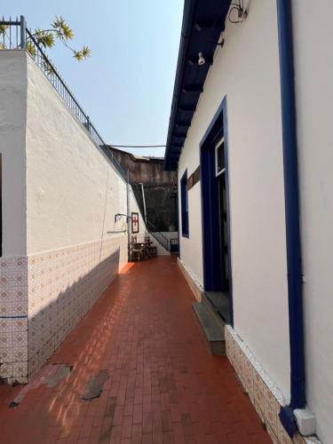 Το κτήριο όπου στεγάζεται  το δωμάτιο σε οικογενειακή κατοικία