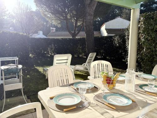 Maison de vacances 2 chambres avec jardin, terrasse ensoleillée et parking, au calme et boisée - FR-1-323-541