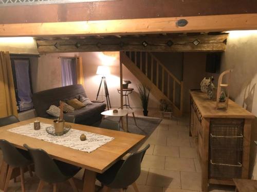 Φωτογραφία από το άλμπουμ του Gîte charmant avec climatisation, parking et terrasse privée près de Saint-Amand-les-Eaux - FR-1-510-147 σε Flines-lès-Mortagne