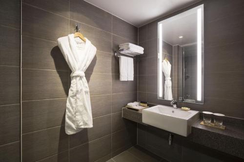a bathroom with a sink and a mirror at Orakai Cheonggyesan Hotel, BW Premier Collection in Seoul