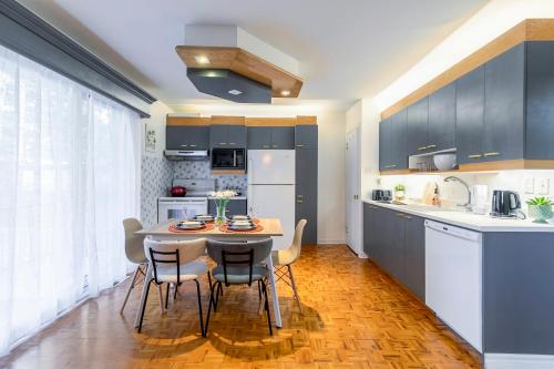 a kitchen with a table and chairs in a room at Cozy Montreal Entire Apartment-3min walk to Metro-free parking-Botanical garden-biodome in Montréal