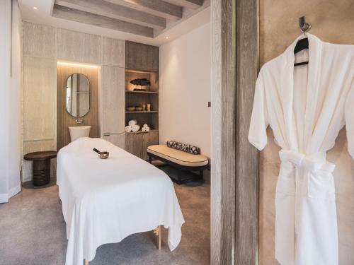 Postel nebo postele na pokoji v ubytování Anantara Koh Yao Yai Resort & Villas