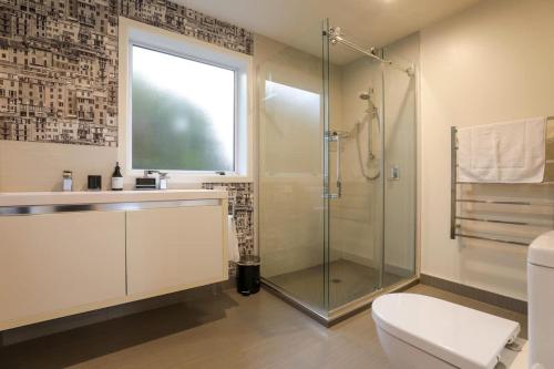 Ένα μπάνιο στο Groovy on Grey