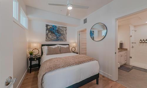 a bedroom with a large bed and a mirror at Top floor Deluxe 1BR Pool,Gym,Htub,Bowling and More in Salt Lake City