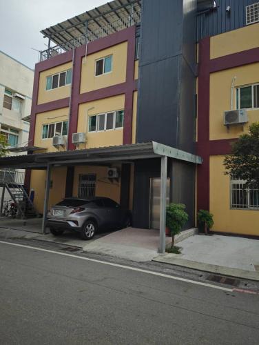 a car parked in a parking lot in front of a building at Li Yuan Homestay in T'ien-chung