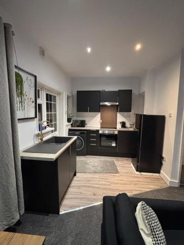 Η κουζίνα ή μικρή κουζίνα στο Three bedroom spacious house