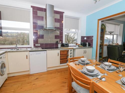 Una cocina o zona de cocina en Ty'r Orsaf