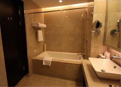 Et badeværelse på Nanning Qingzhou Rental Apartments