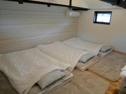 Postel nebo postele na pokoji v ubytování 麻の宿 別館
