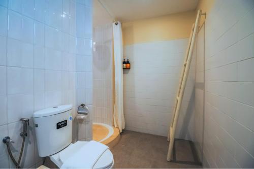 a small bathroom with a toilet and a shower at Sea Sun Bed & Beyond in Bang Rak Beach