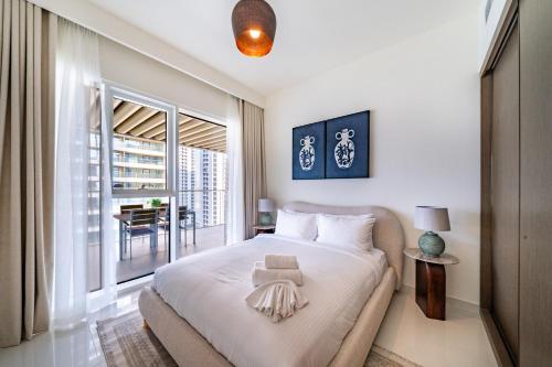 Homes Beyond I Stylish 2BR Beachfront Bliss photo 2