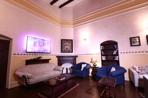 Χώρος καθιστικού στο 7 BHK Luxury Heritage Villa - Rock Ooty
