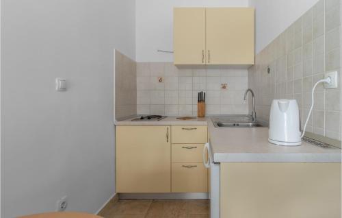 Lovely Apartment In Crikvenica With Wifi