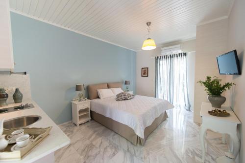 Una cama o camas en una habitación de Marmara Studios
