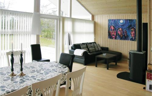 Posezení v ubytování Holiday Home Rugvænget Hadsund Denm