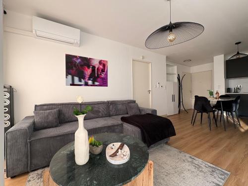 Photo de la galerie de l'établissement ESCAPADE - Climatisé, Terrasse, Wifi Top ProsConciergerie, à Montpellier