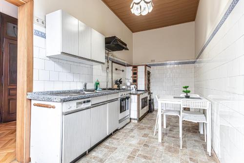 Beautifull 2 Apartments Side by Side Near Volksoper & AKH with free WiFi
