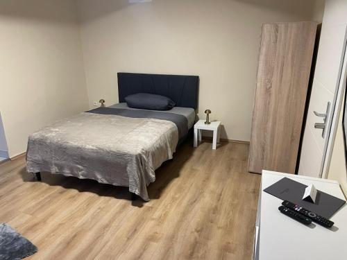 Gallery image of Gemütliche Appartement 5 - mit Küche und Bad zur Eigennutzung -Schuster Homes- in Vechelde