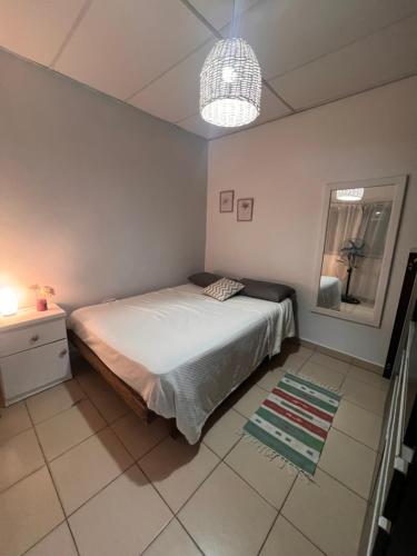 a bedroom with a bed and a table and a lamp at Casa de dos dormitorios en villa adela a 10 minutos del centro para 7 personas se aceptan mascotas in Concordia