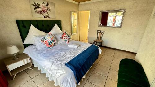 Ένα ή περισσότερα κρεβάτια σε δωμάτιο στο Nyasa Guest House in Johannesburg