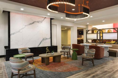 Hampton Inn Tropicana Image