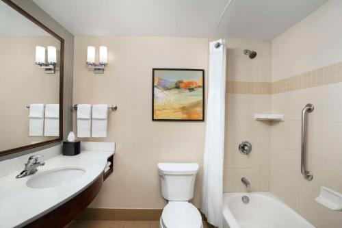 Koupelna v ubytování Hilton Garden Inn Ogden