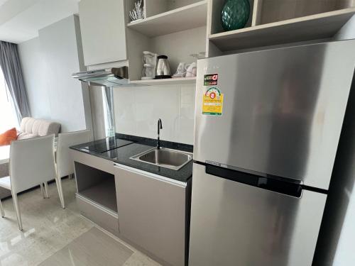 Η κουζίνα ή μικρή κουζίνα στο Condo Surin-Bangtao Beach