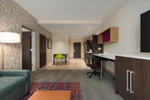 Χώρος καθιστικού στο Home2 Suites By Hilton Dalton