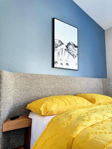a bedroom with a bed and a picture on the wall at Modern & Spacious Family and Friend 4B3B House in Moreno Valley