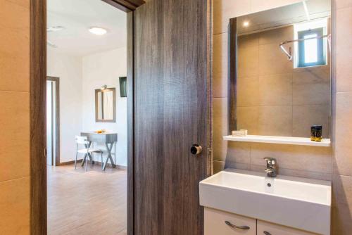 Kylpyhuone majoituspaikassa Gerona Mare Apartments