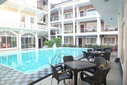 Bazén v ubytování Honey Beach Negombo nebo v jeho okolí