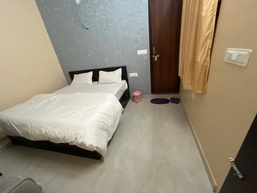 a small bedroom with a bed and a small door at Hotel the desert inn in Jaipur