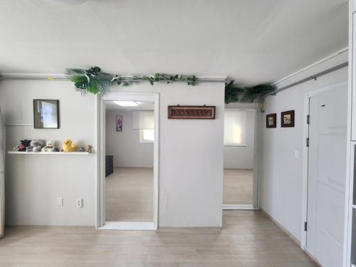 a hallway with a door leading into a room at House of Gallery Hyomok in Daegu